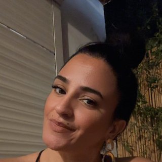 שני מזיג, קוסמטיקאית ומאפרת ובעלת סטודיו שני מזיג ביוטיק בתל אביב